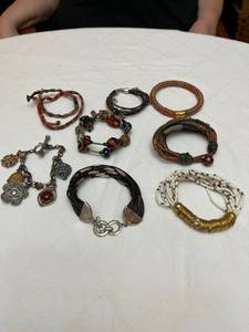 lot 1302 image: Ladies Jewelry