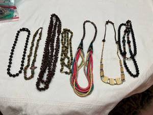 lot 1303 image: Ladies Jewelry