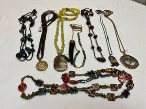 lot 1310 image: Ladies Jewelry