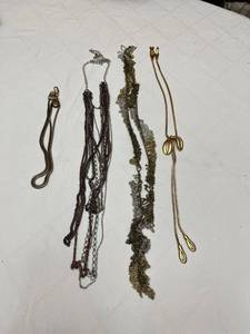 lot 1313 image: Ladies Jewelry