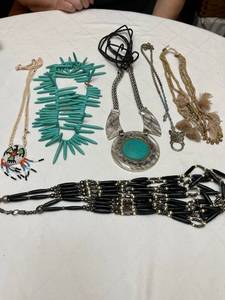lot 1315 image: Ladies Jewelry