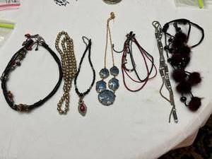 lot 1316 image: Ladies Jewelry