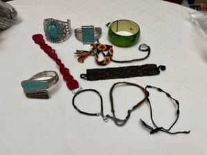 lot 1318 image: Ladies Jewelry