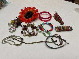 lot 1326 image: Ladies Jewelry