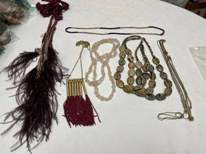 lot 1328 image: Ladies Jewelry