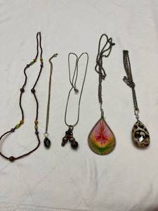 lot 1332 image: Ladies Jewelry