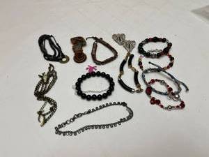 lot 1335 image: Ladies Jewelry