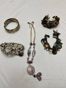 lot 1340 image: Ladies jewelry