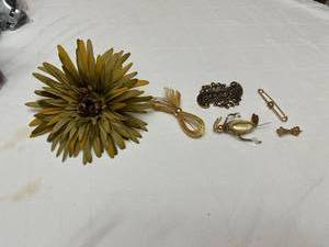 lot 1343 image: Ladies jewelry