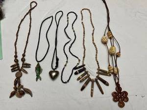 lot 1344 image: Ladies jewelry