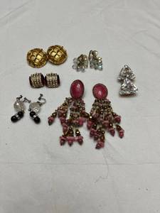 lot 1352 image: Ladies jewelry