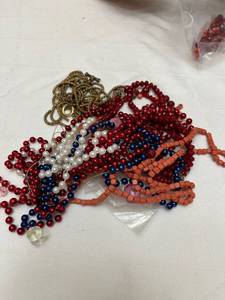 lot 1357 image: Craft jewelry