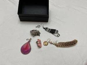 lot 1358 image: Ladies jewelry