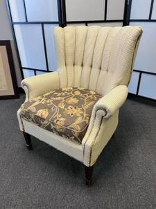 lot 1002 image: Queen Anne style arm chair