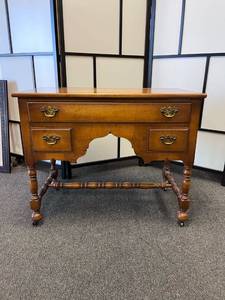 lot 1005 image: Queen Anne style 3 drawer rolling wood desk 30 x 36 x 19 in