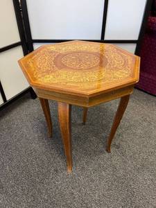 lot 1007 image: Wood octagon music box side table 19 x 18 x 18 in