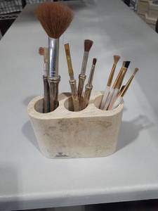 lot 1092 image: Marble triple holder with makeup brushes