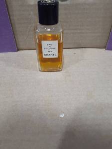 lot 1096 image: Chanel No. 5