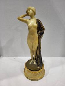 lot 1100 image: Marble statue 15 tall,