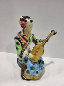 lot 1104 image: Oriental glazed ceramic statue 10x5