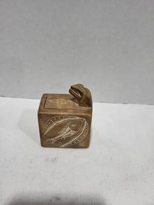 lot 1110 image: Ceramic box 3x2x1.5