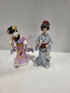 lot 1113 image: Lefton glazed, painted ceramic 9x3.5