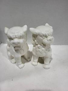 lot 1114 image: Glazed ceramic foo dogs 6.5x5