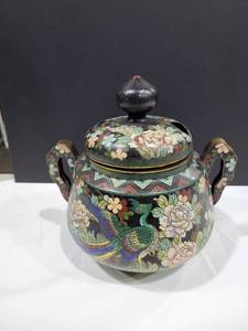 lot 1120 image: Potpourri pot 9x9