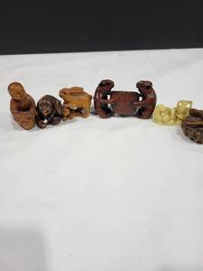 lot 1128 image: Various miniature decor