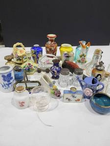 lot 1133 image: Assortment of ceramic, glass, decor, miniatures