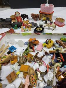 lot 1134 image: Large assortment of miniatures