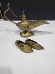lot 1135 image: Aladdin brass lamp, slippers 5.5x8