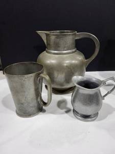 lot 1138 image: Vintage water pitcher 6.5 cup, creamer, stainless steel
