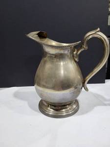 lot 1143 image: Plated silver water pitcher 9x8
