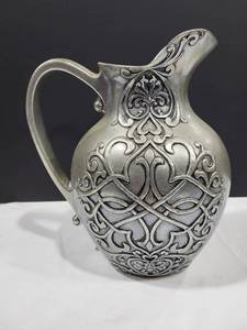 lot 1144 image: 10x8 pitcher decor