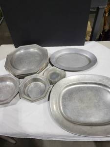 lot 1145 image: Various aluminum, steel serving pieces