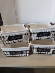 lot 1170 image: (4) Wire baskets for organizing. 6 x 10 x 12