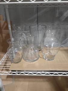 lot 1173 image: (5) Glass vases