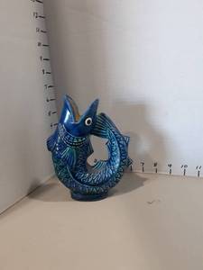 lot 1176 image: Fish vase