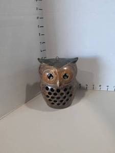 lot 1181 image: Outdoor owl with tea lite inside. Has a place to tie ropewire to for hanging