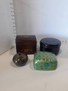 lot 1189 image: Lacquer storage boxes. One set of nesting boxes