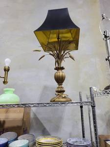 lot 1204 image: Wheat stalk table lamp 36