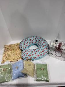 lot 1226 image: Microwaveable heating pads, Ellen Tracy neck pillows, Au Lait complete body care duo