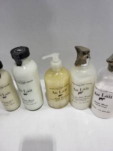 lot 1231 image: Basket with Scottish Fine Soaps Au Lait