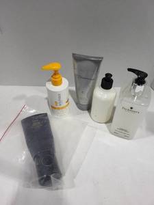 lot 1235 image: Toiletries