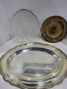 lot 1238 image: Silver plated platter, Christmas plater copper plated tray