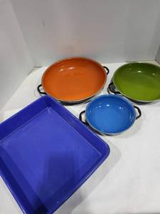 lot 1243 image: Blue metal roasting pan 12x10, 10, 8.5, 6.5 Mid century modern enamel cook ware