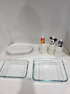 lot 1245 image: Pyrex 8.5x6.5x2.5, 7.5x5.5x2 baking dishes, kids cup, relish dish