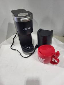 lot 1247 image: Kerrigan coffee maker, kcup storage container, mug