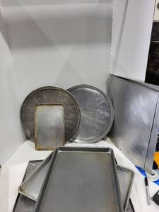 lot 1248 image: Variety of baking ware